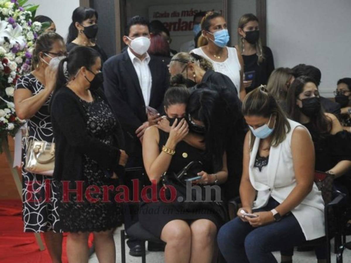 Con el paso de las horas las lágrimas y el quebranto se volvieron insostenibles.