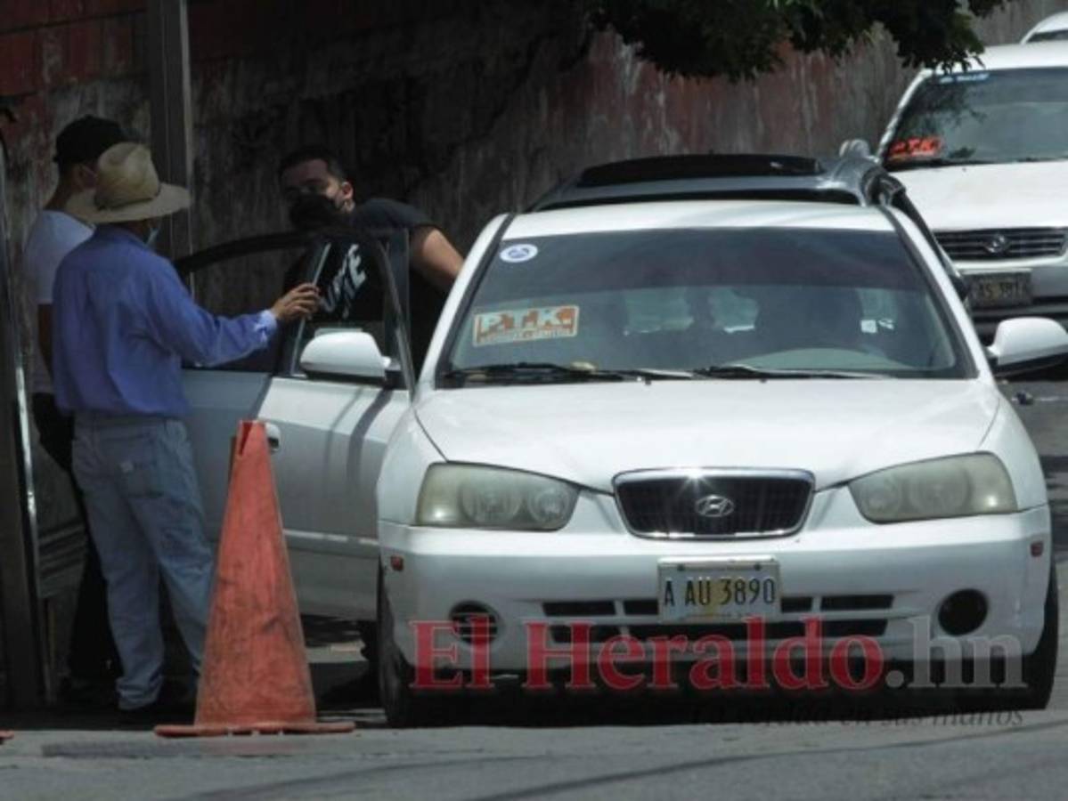 Son raros y contados los puntos que mantienen el precio de los L 15 al transportar solo los tres usuarios. Foto: Alex Pérez/El Heraldo