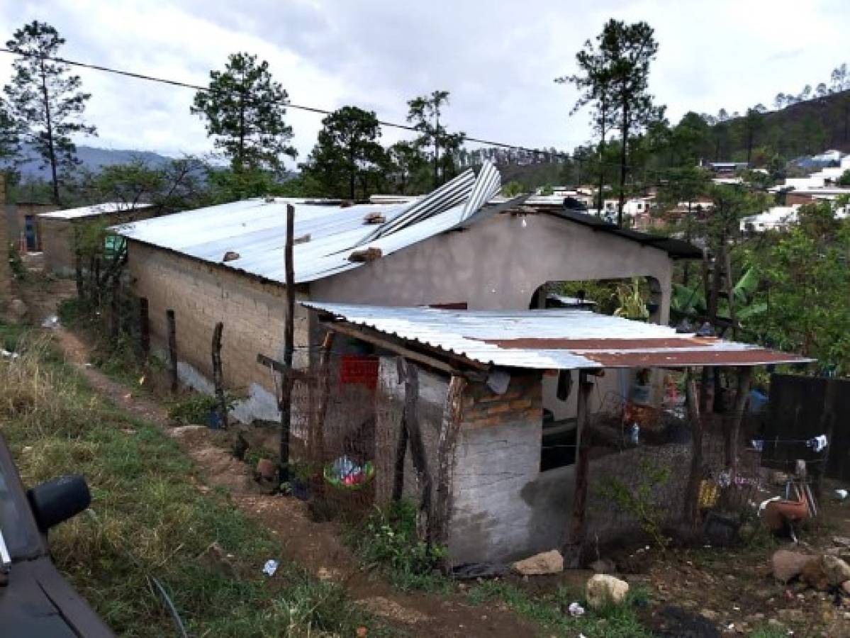 Más de 40 familias afectadas por derrumbe de rocas e inundaciones en la capital de Honduras