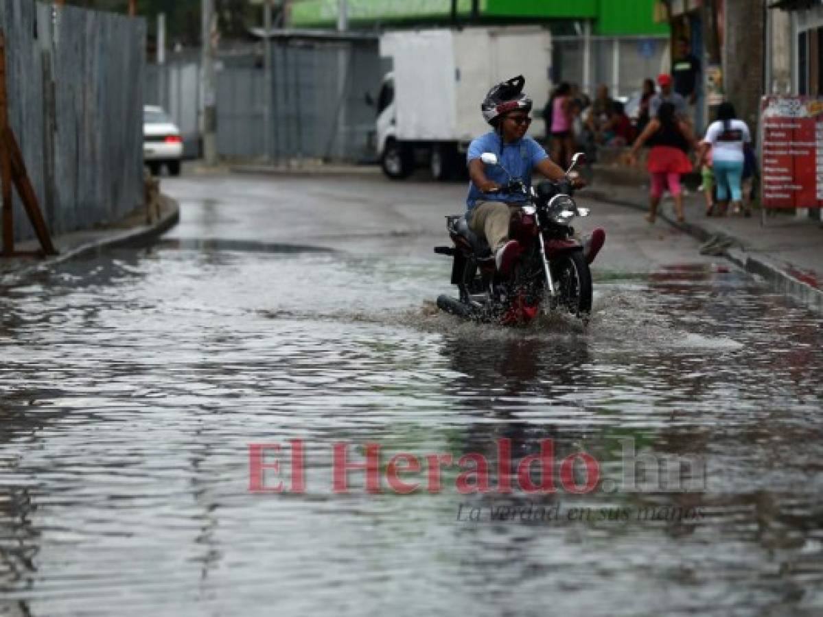 Decretan alerta amarilla por 24 horas en Islas de la Bahía