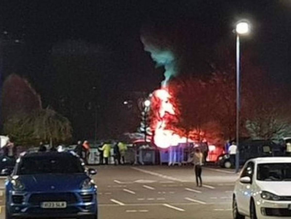 Helicóptero del presidente del Leicester City se estrelló a metros del estadio