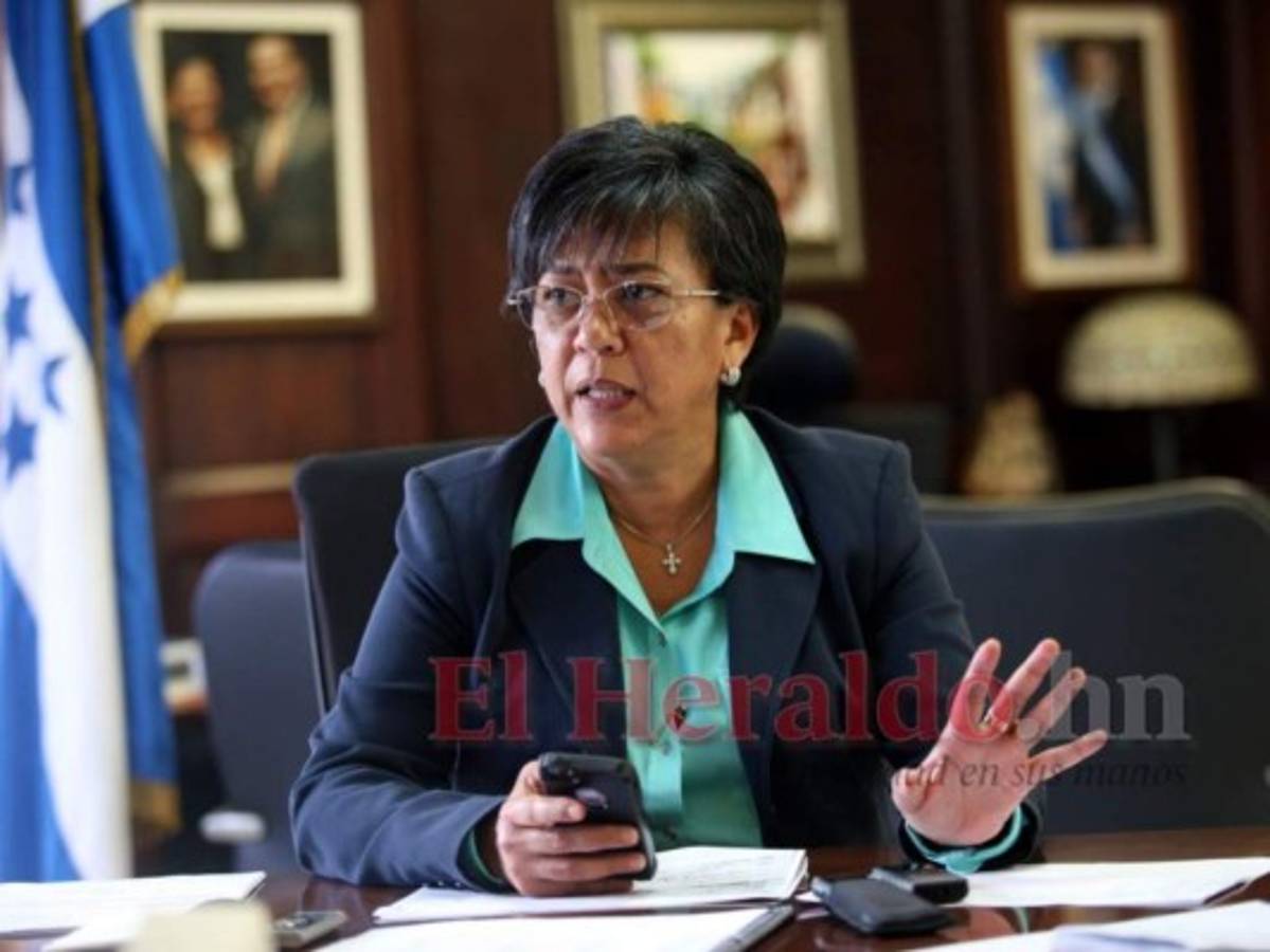 Martha Doblado no contesta sobre sus prestaciones