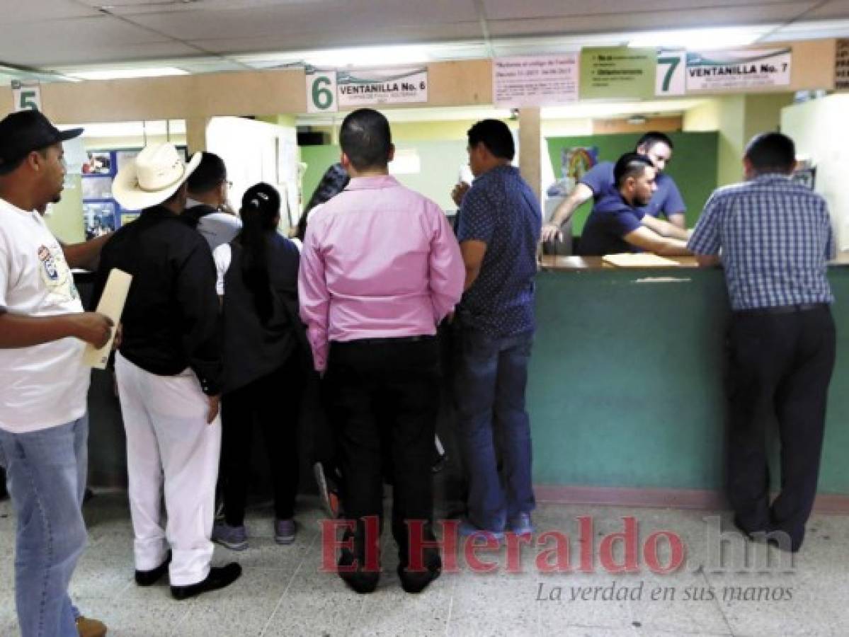 Mayores de 21 años podrán cambiarse el orden de apellidos