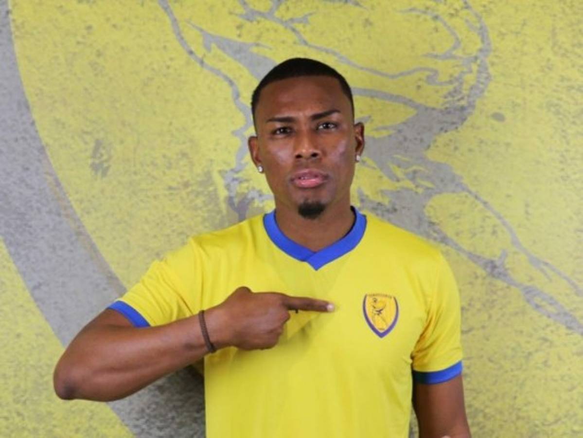 Deiby Flores es presentado como nuevo jugador del Panetolikos de Grecia