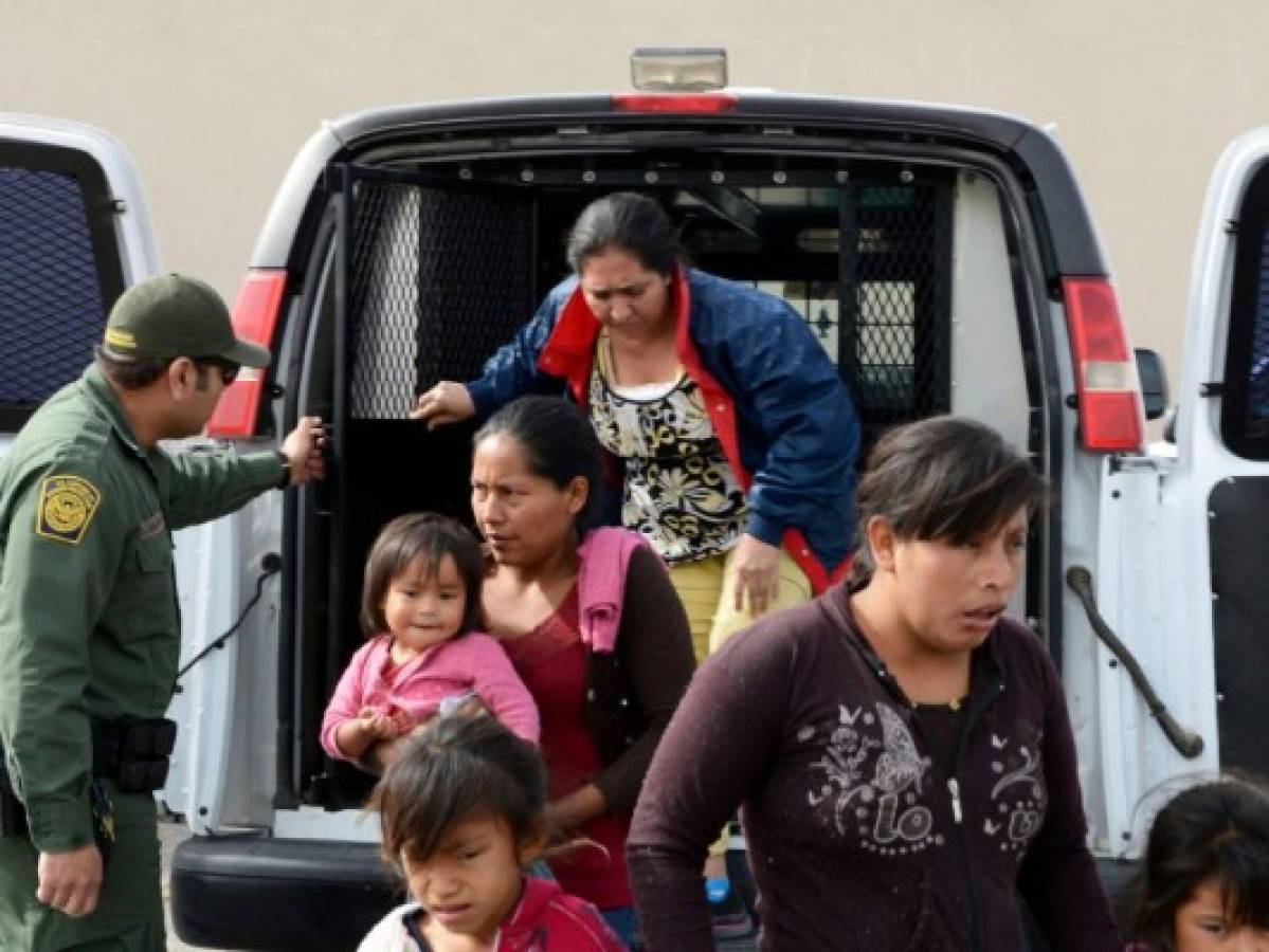 Estados Unidos pide a sus ciudadanos que paren con la 'cacería' de migrantes en la frontera
