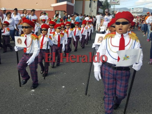 Estudiantes de prebásica rinden honores a la Patria