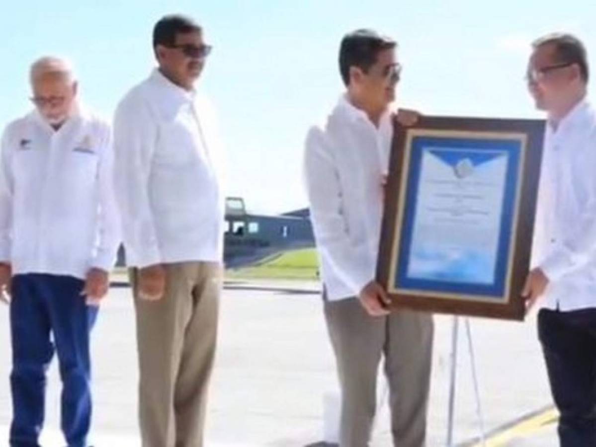 Aeropuerto de Roatán recibe certificado internacional de Aeródromo