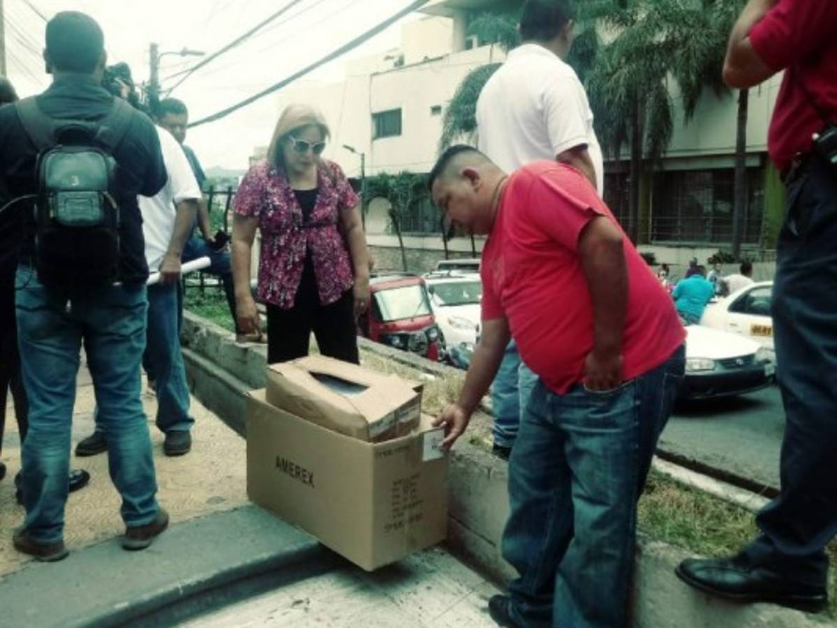 Cerrada la calle frente al Congreso Nacional por protestas de taxistas