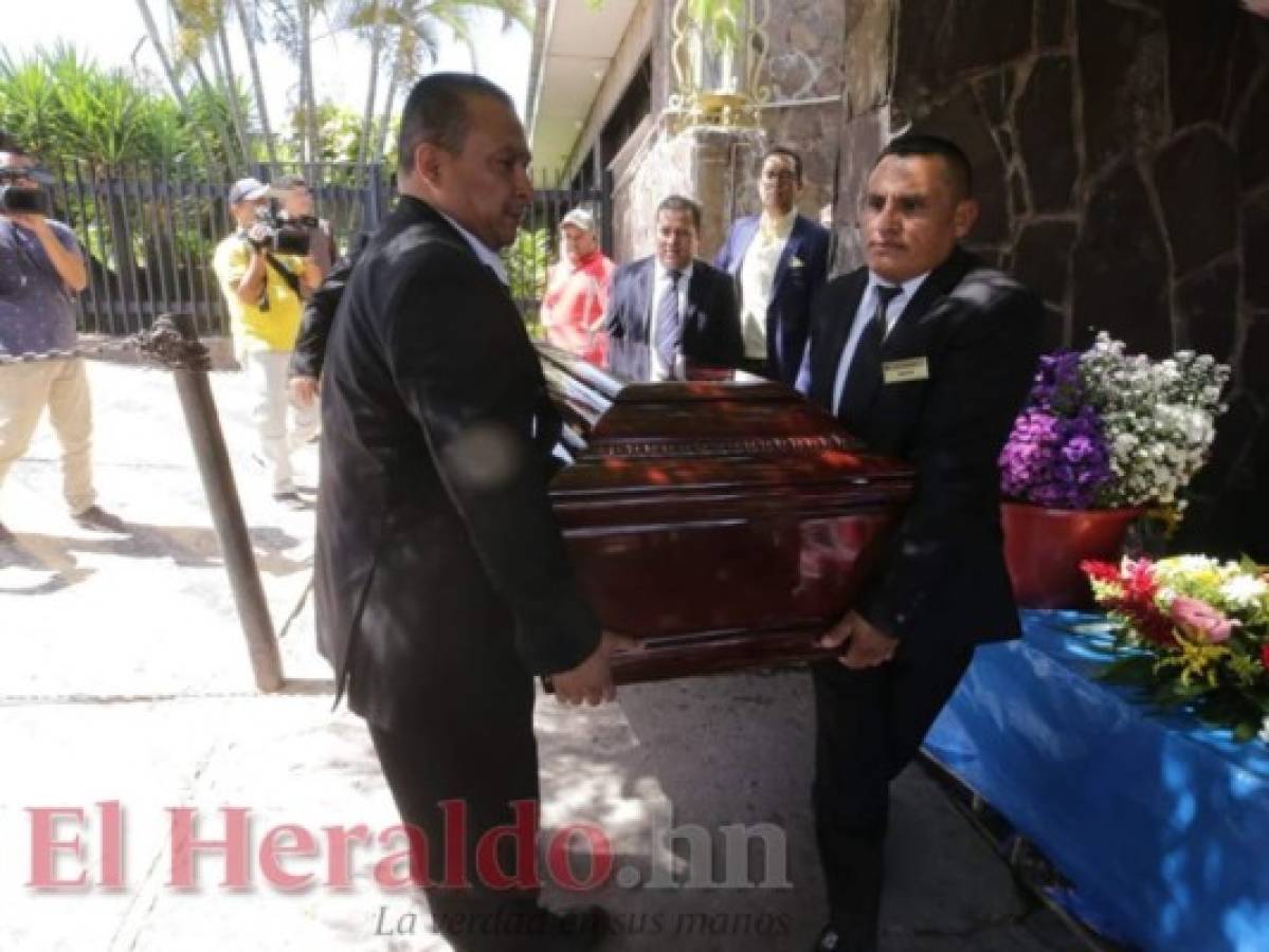 Velan restos del exalcalde capitalino Roberto 'Pelón' Acosta