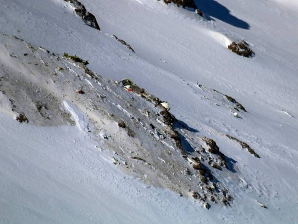 Transmiten dolorosas imágenes de avión estrellado en Irán