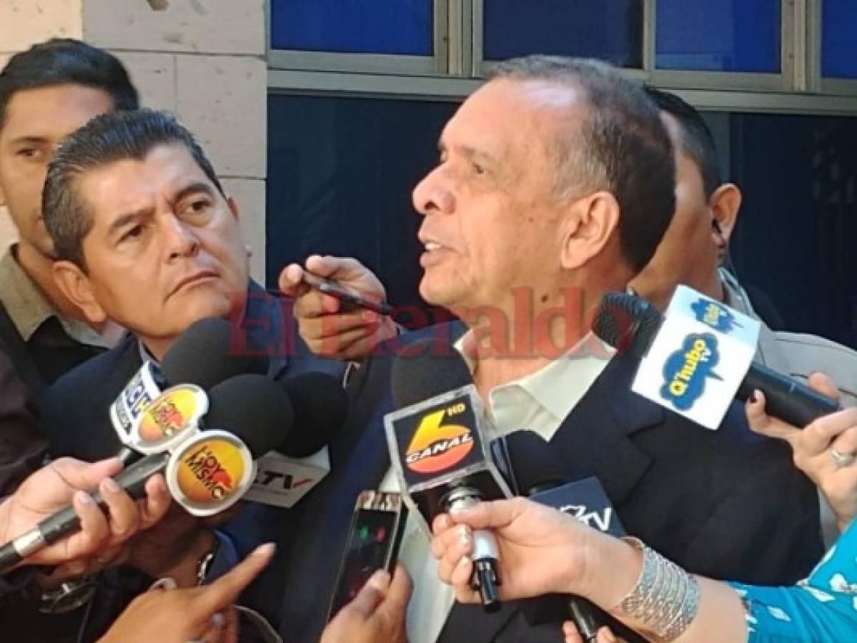 Pepe Lobo acompaña a Rosa Elena Bonilla a audiencia de revisión de información