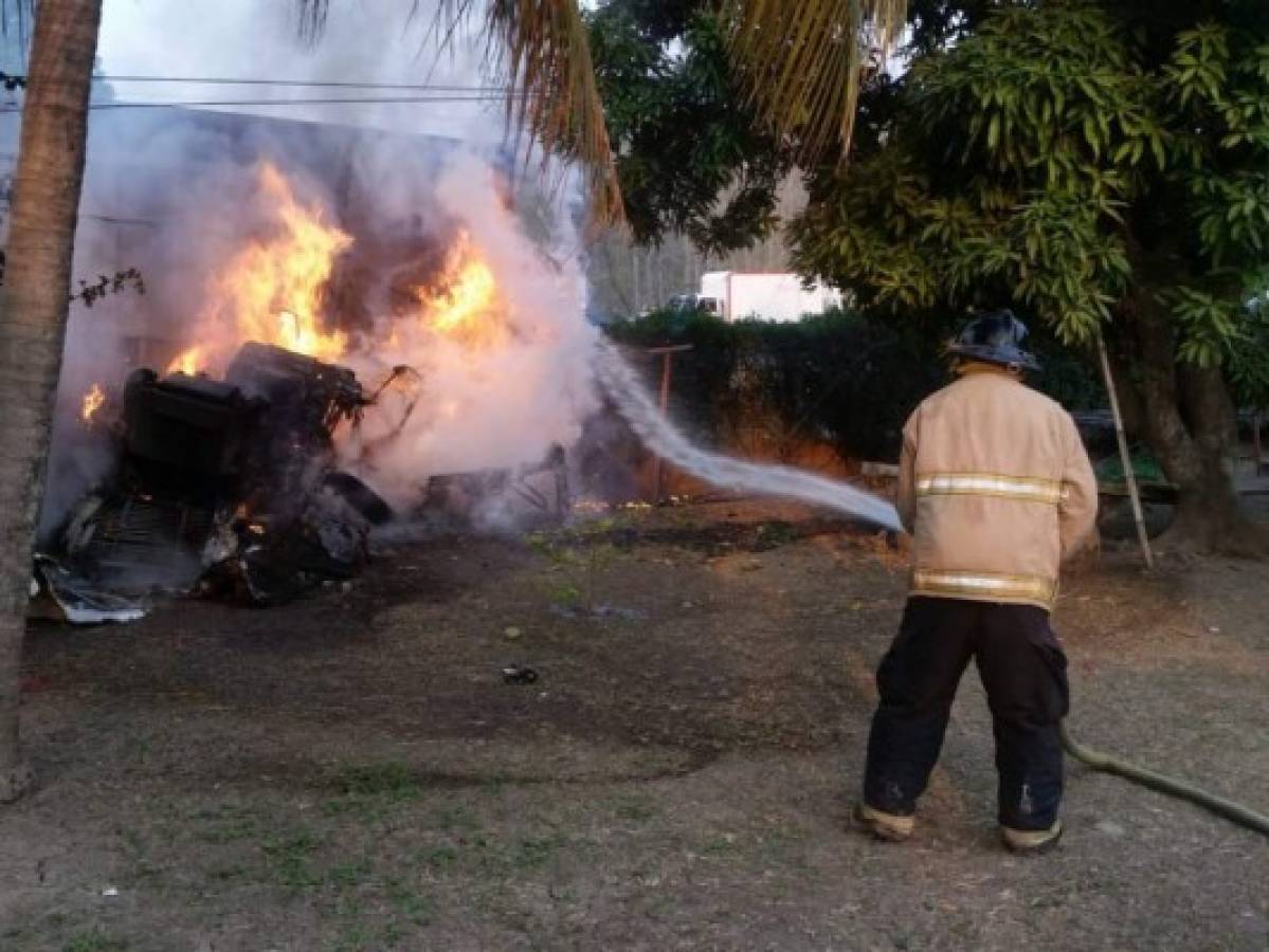 Rastra sufre accidente y luego se prende en llamas en La Lima