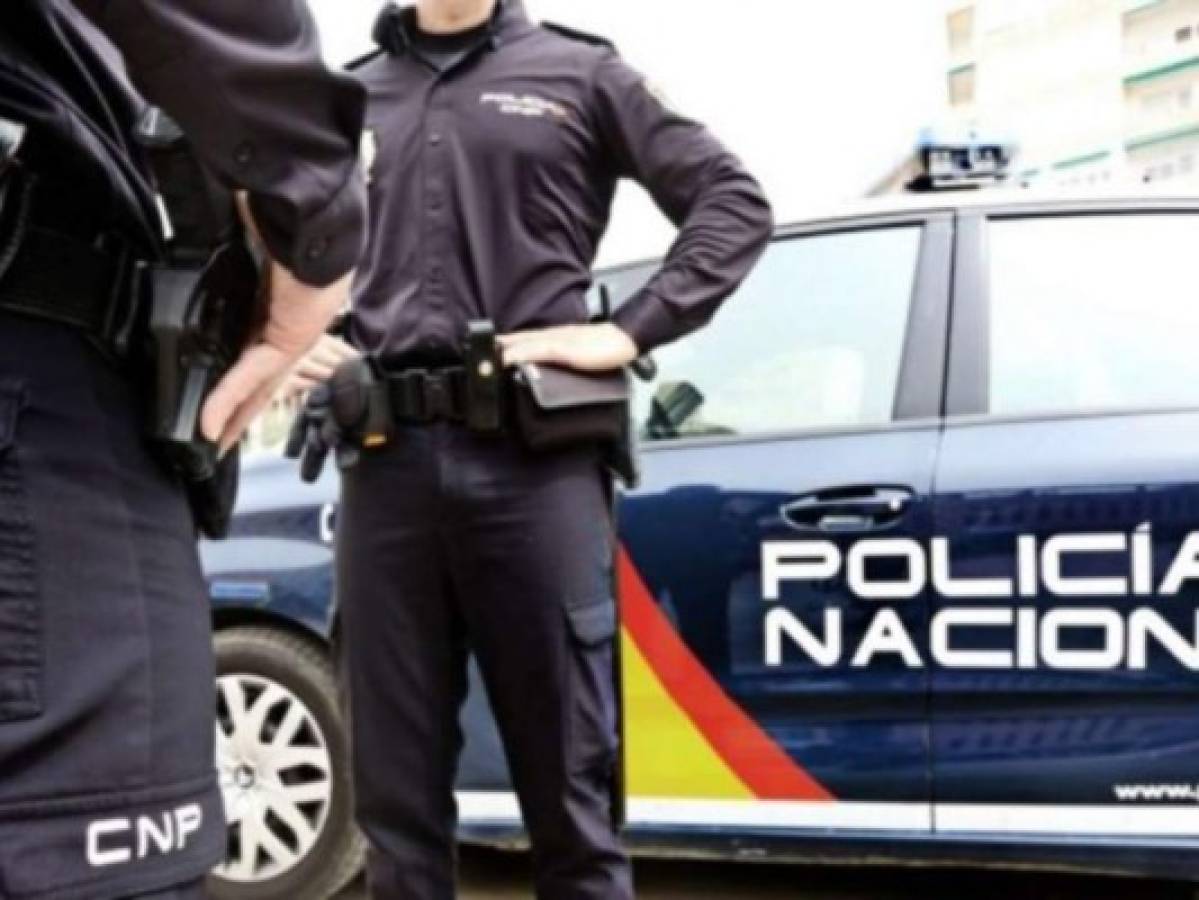 Detienen a hombre en España por infectar a 22 personas con covid-19  