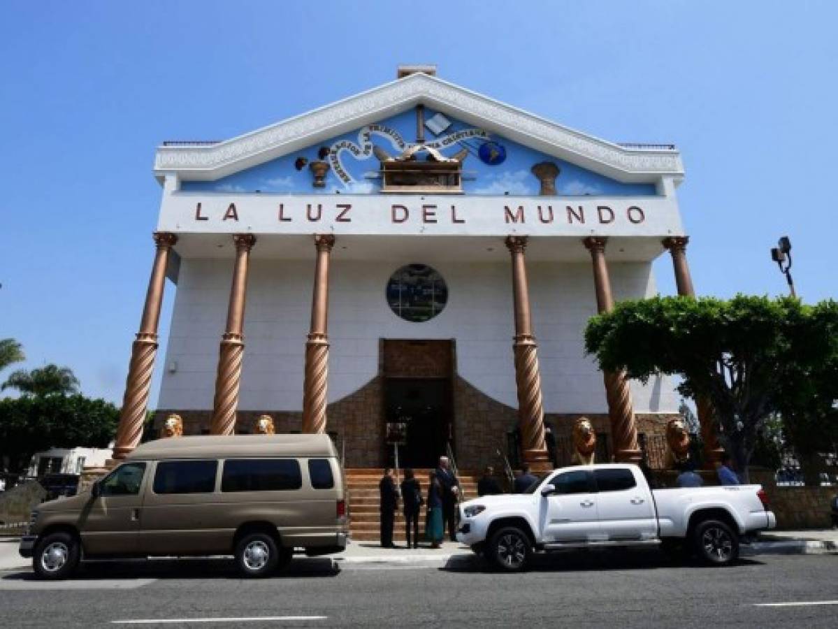 Fieles de iglesia La Luz del Mundo confían en la inocencia de 'apóstol' acusado de abuso de menores