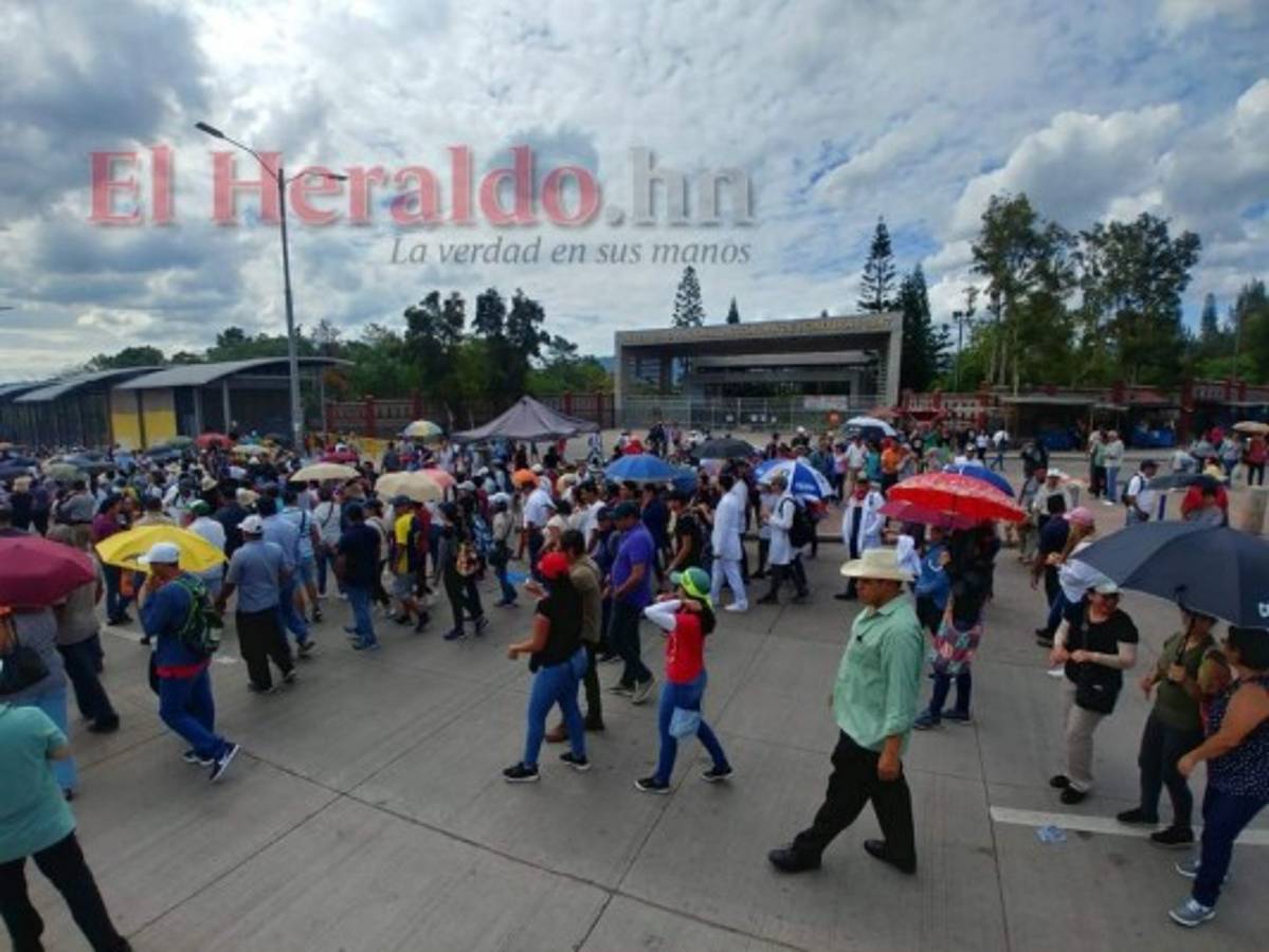 Maestros y médicos continúan este sábado con jornada de protestas