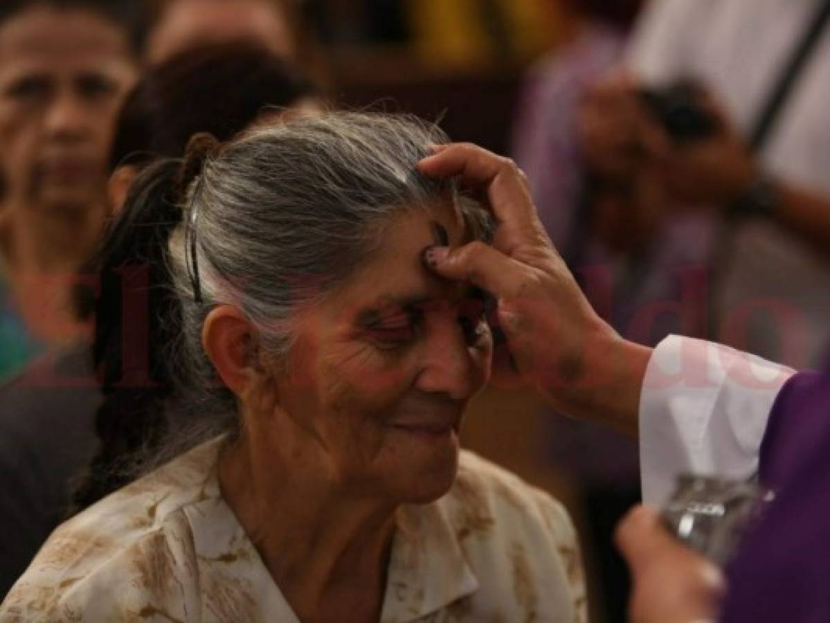 Hondureños reafirman su fe este Miércoles de Ceniza