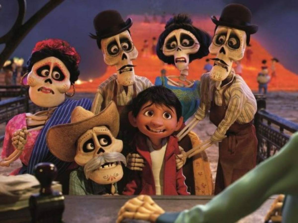 'Coco' gana Globo de Oro con homenaje al Día de Muertos de México