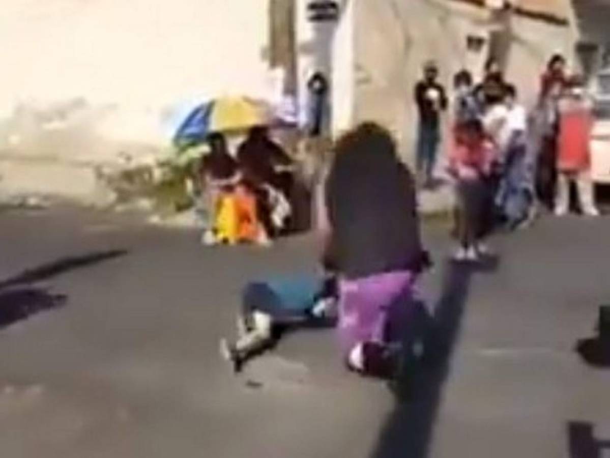 VIDEO: Luchador golpea a niño de cinco años durante una función en México