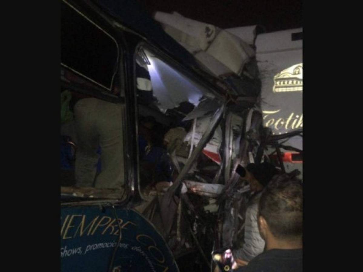 11 muertos y 25 heridos tras fuerte choque entre dos camiones en México