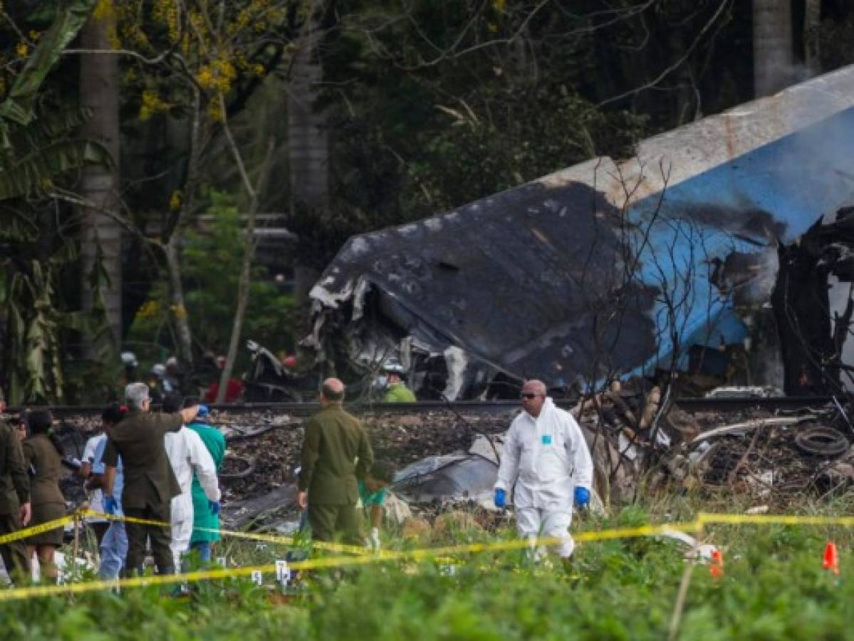 Cuba: 110 mueren en accidente de avión; 3 cubanas se aferran a la vida