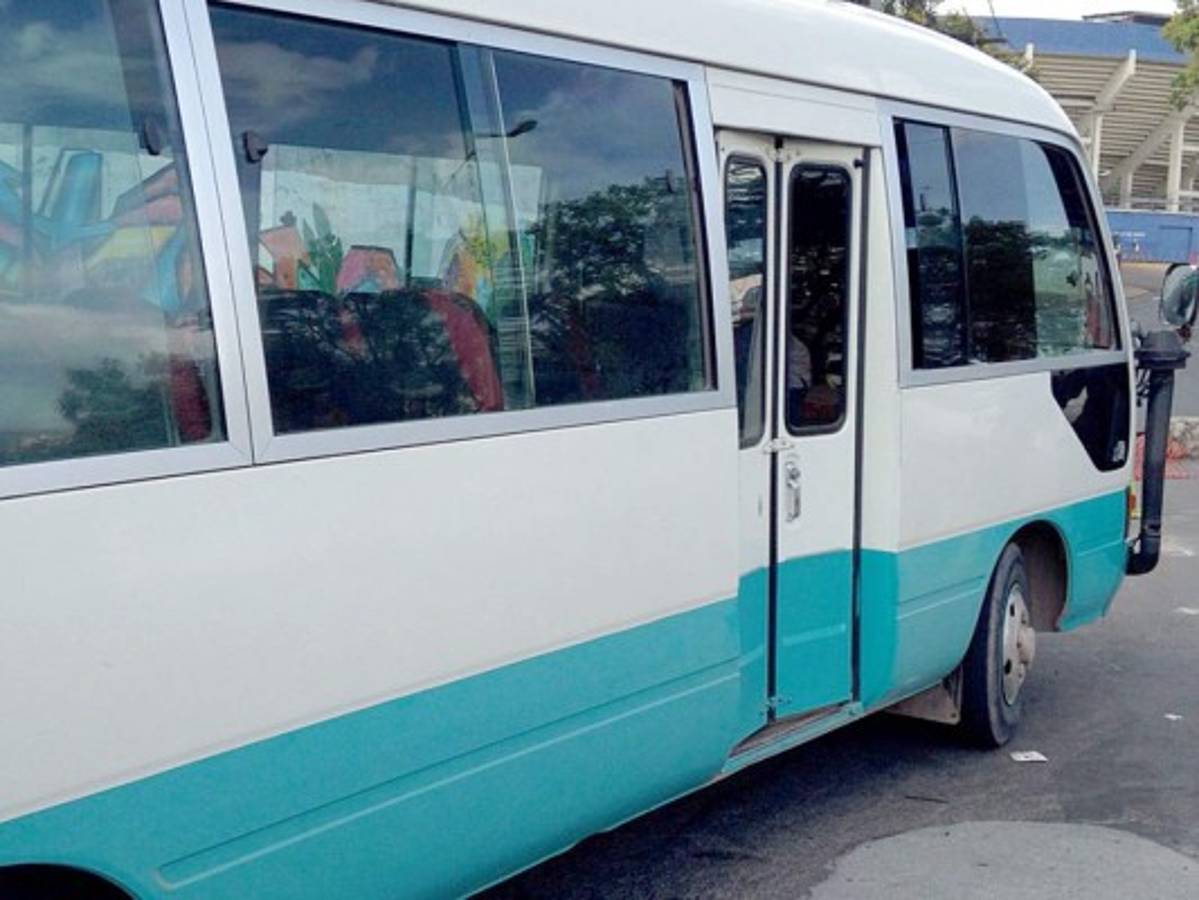 Pasajero frustra asalto y acribilla a delincuente