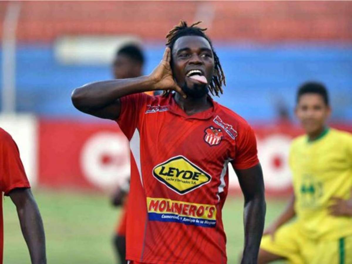 Orden de captura por violencia doméstica para el futbolista del Vida, Chestyn Onofre