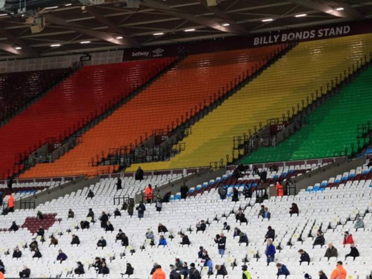 Premier League apela a contención de aficionados en su regreso a los estadios