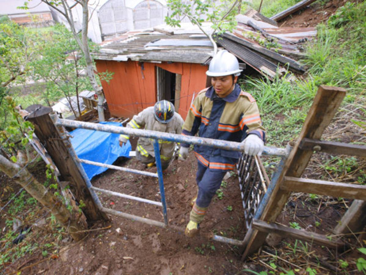 Alerta por deslizamiento en La Fraternidad tras 30 minutos de lluvia
