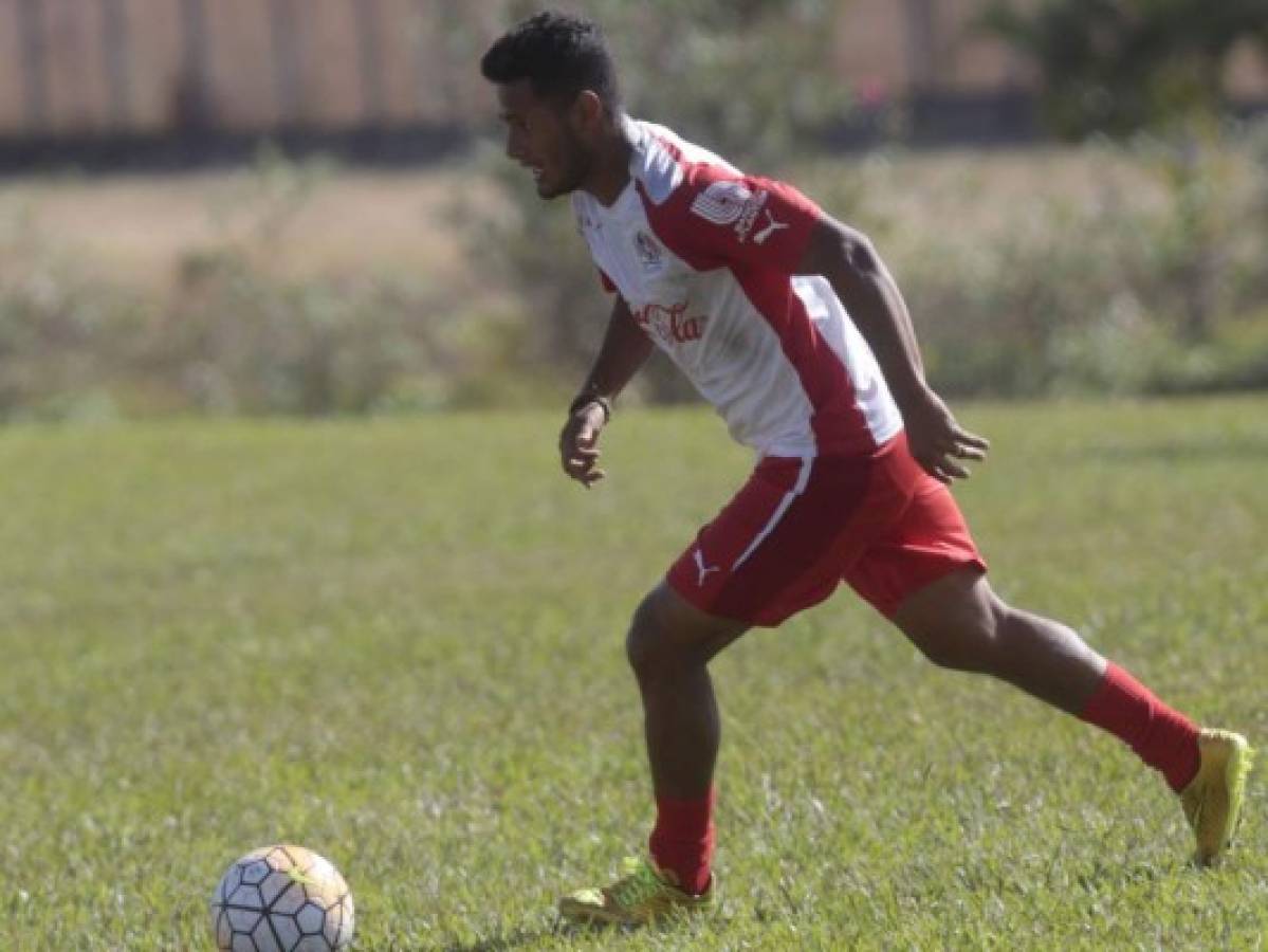 Alexander López entrena con el Olimpia