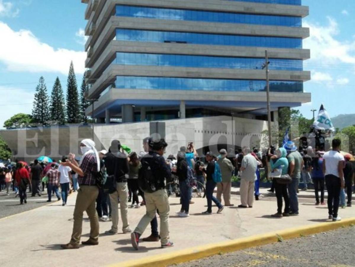 Concluye sin ningún acuerdo intento de diálogo entre autoridades y estudiantes