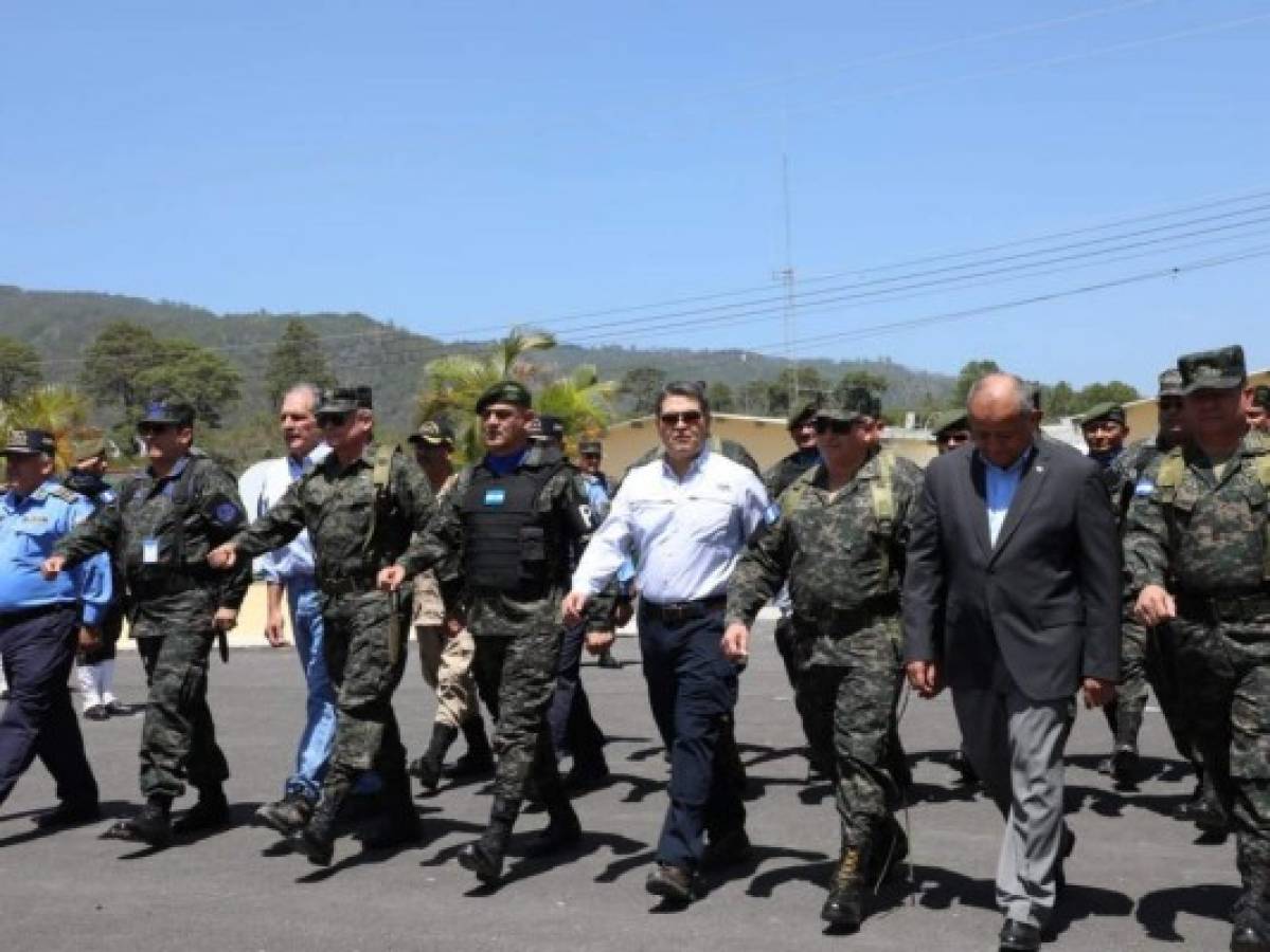 Presidente Hernández encabeza celebración de aniversario de la Policía Militar