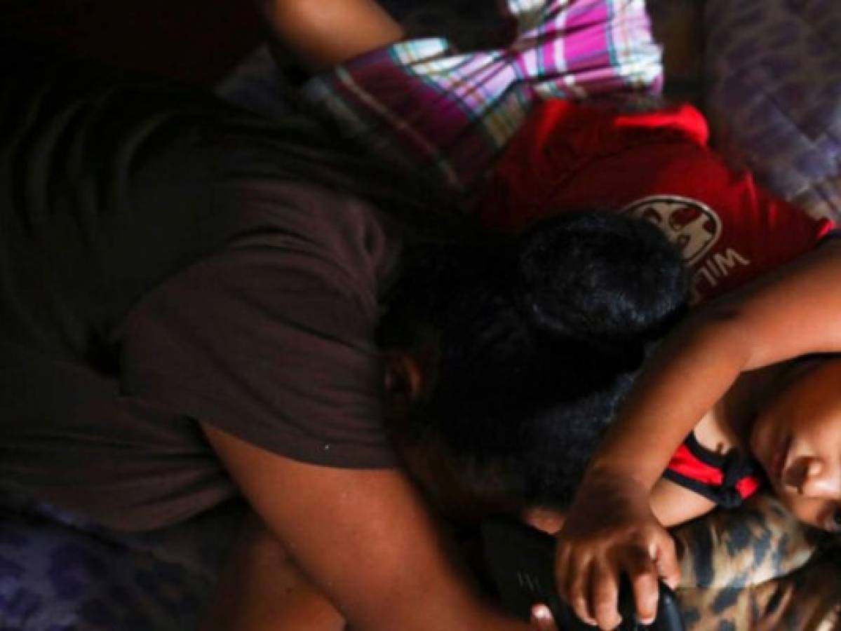 Hija de hondureño asesinado por policía en México se reúne con su tío