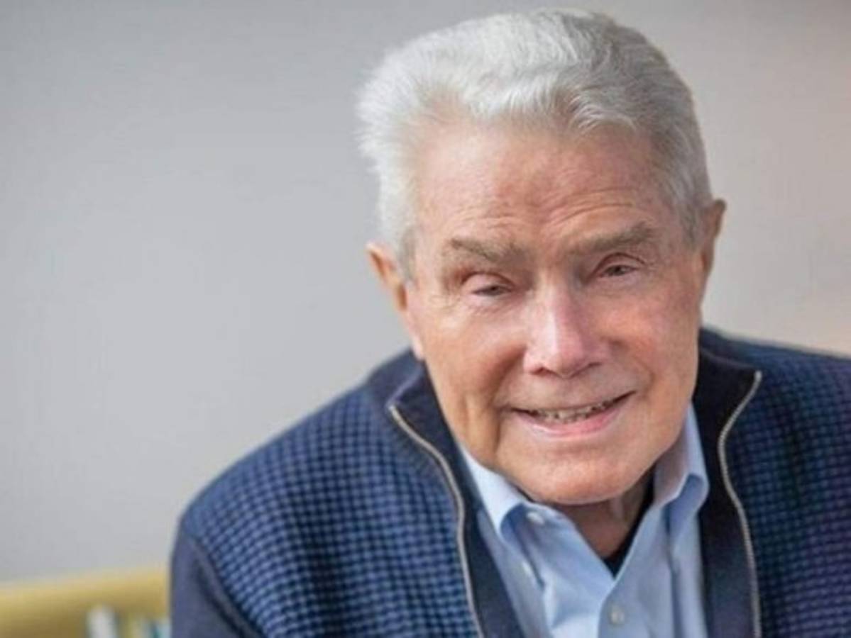 Muere pastor evangélico conocido por su programa radial 'Luis Palau responde'&nbsp;&nbsp;