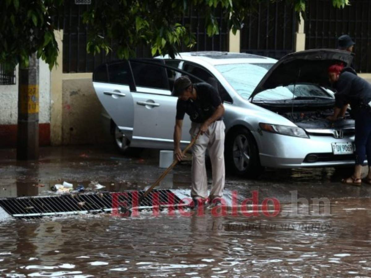 Fuertes lluvias provocan daños e inundaciones en sectores de Tegucigalpa