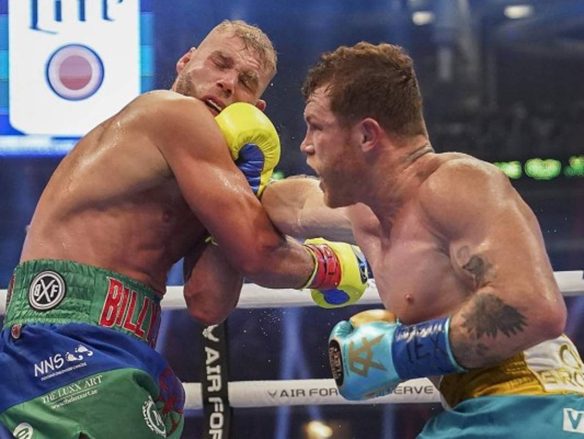 Canelo Álvarez conquista otro título; noquea a Saunders