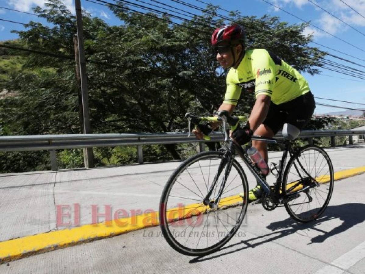 Nahun Reina, el ciclista hondureño que pedalea con una sola pierna para superar retos