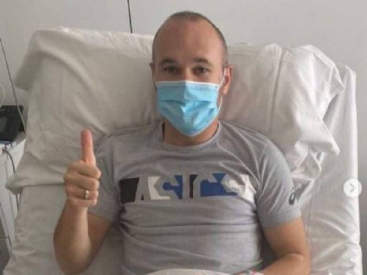 Iniesta será baja por cuatro meses tras operación de rotura muscular