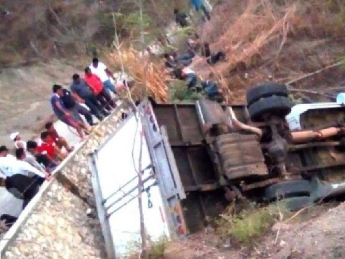 Ningún hondureño entre los 25 migrantes centroamericanos que murieron en trágico accidente de un camión en Chiapas, México