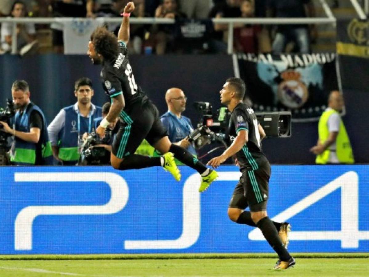 Marcelo y Casemiro celebrando el primer gol de la Supercopa de Europa. (Foto: AP)