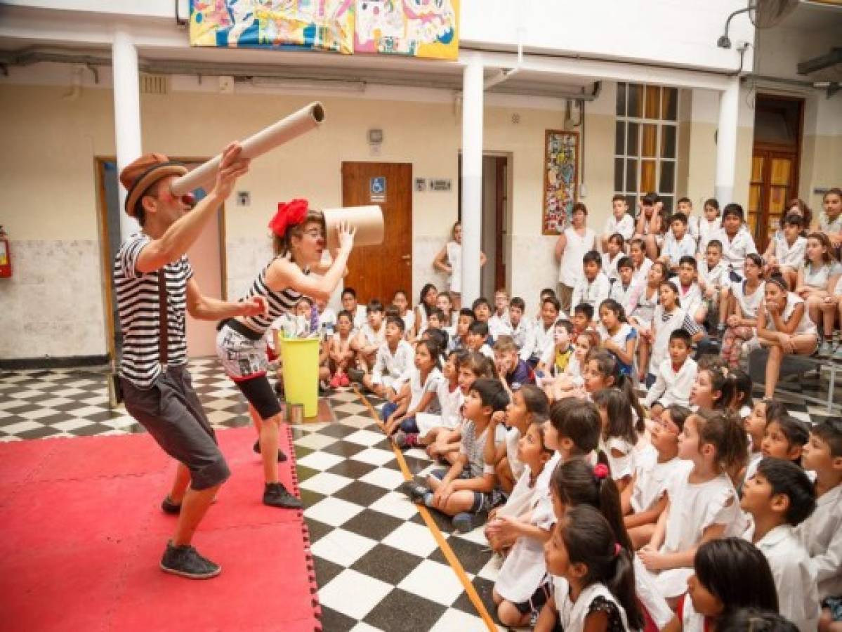 Un circo con payasos en Argentina que enseñan a reciclar