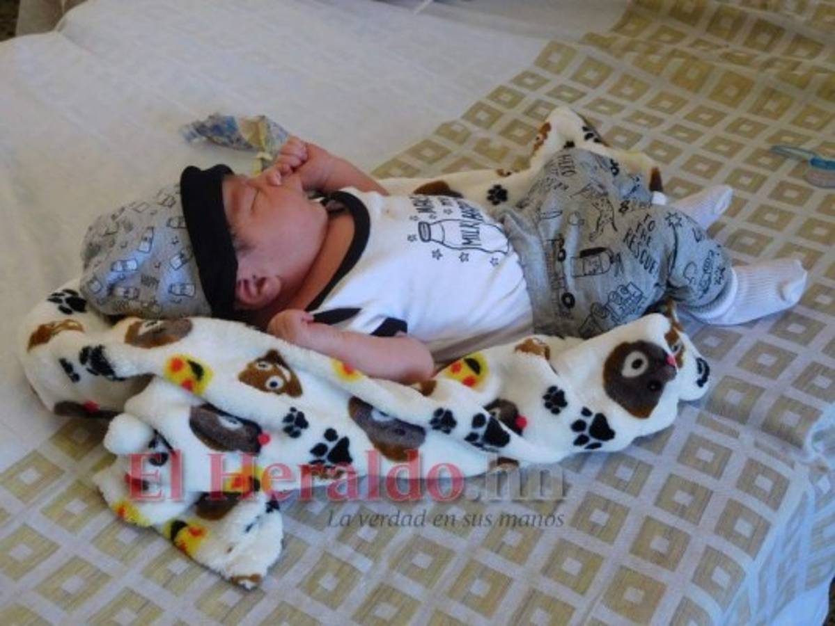 Un varón, el primero que nació en Navidad en el Hospital del Sur