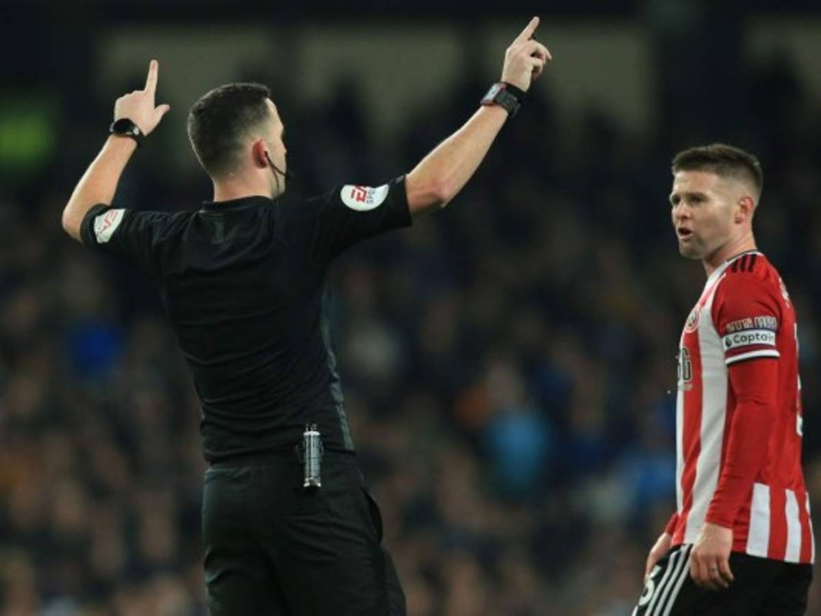 VAR solo se usará en la Premier contra los errores 'claros y evidentes' de los árbitros