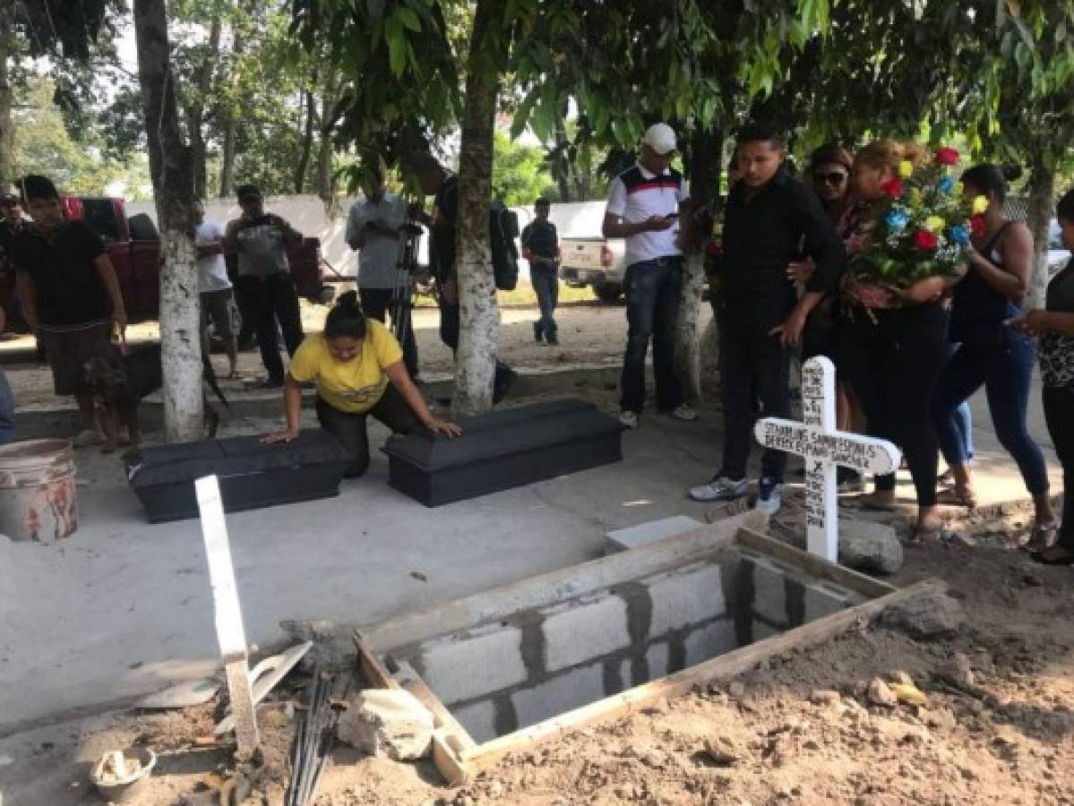 Entre llanto y dolor entierran a los dos niños que murieron en incendio en San Pedro Sula
