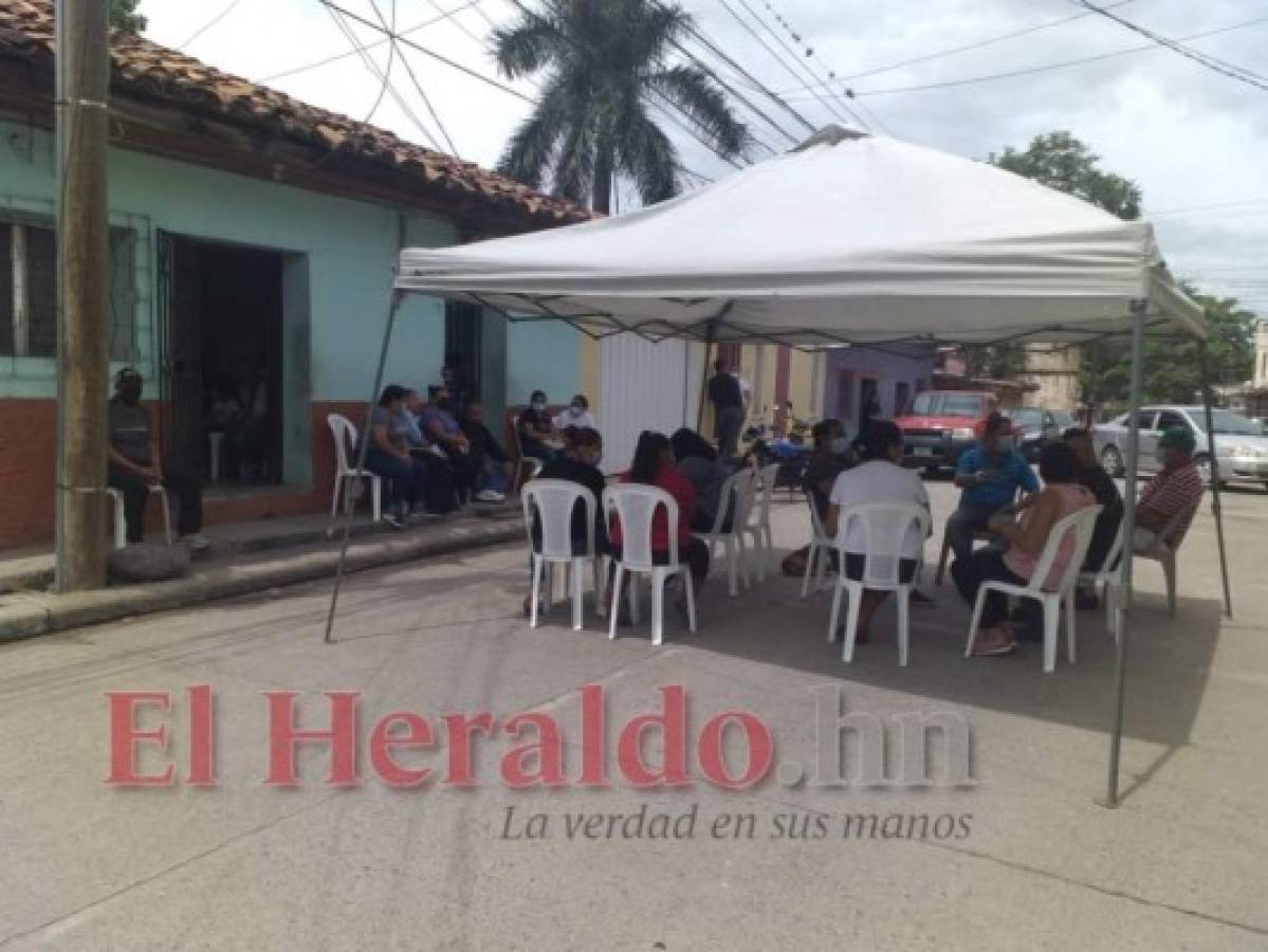 Familiares y vecinos se mostraron consternados ante el luto y la impotencia por la pérdida de la menor. Foto: Juan César Díaz/ EL HERALDO