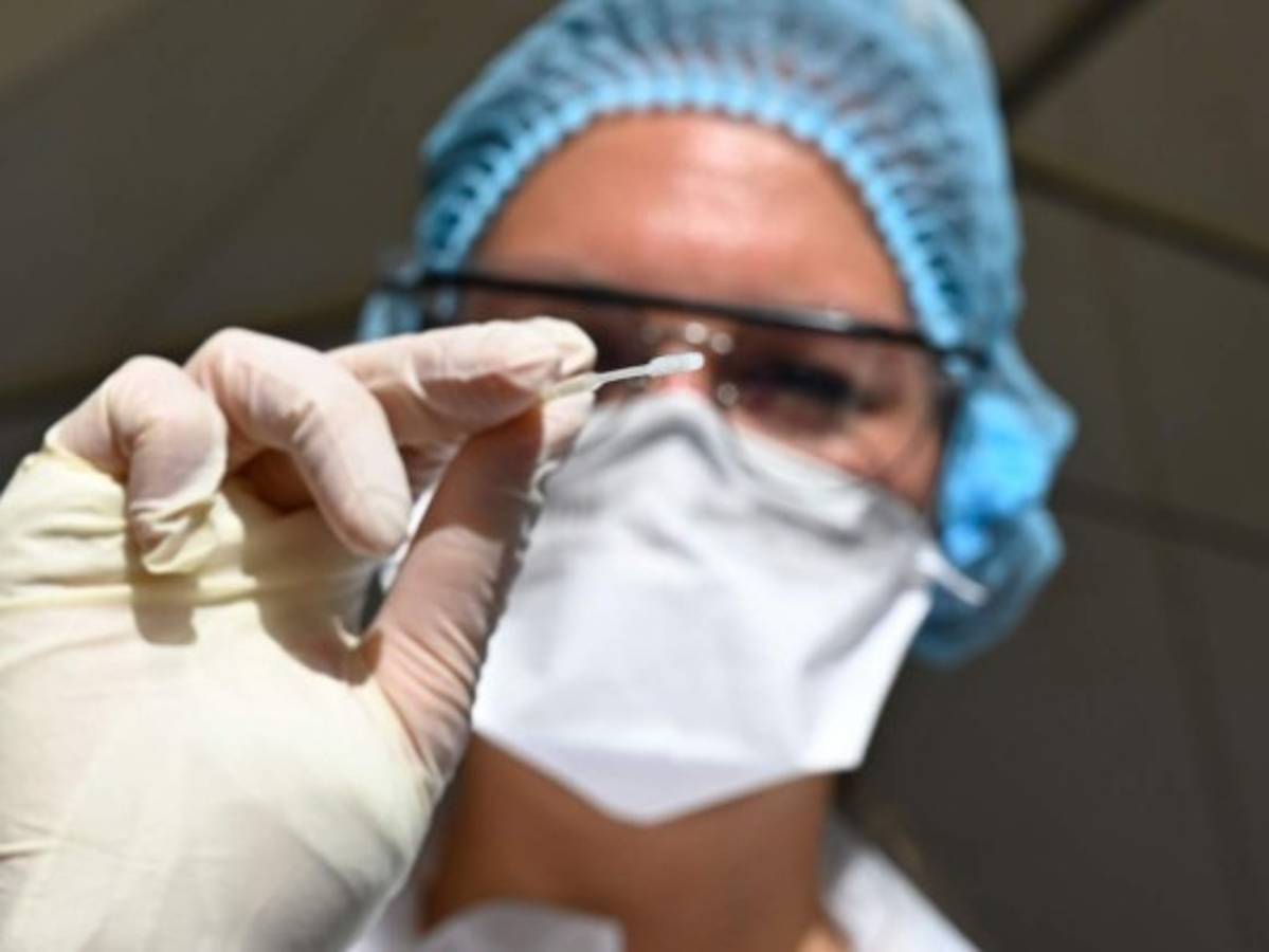 Más de 893,000 muertos por coronavirus en el mundo