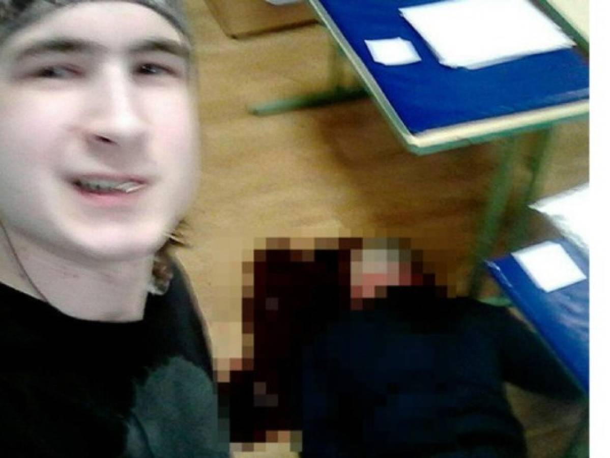 Estudiante mata a su maestro y se toma una selfie con el cadáver antes de suicidarse