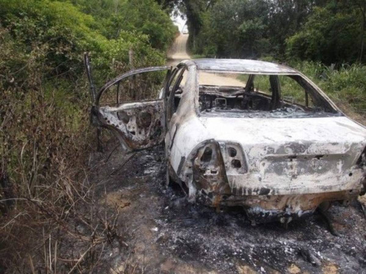 El vehículo carbonizado de la cantante brasileña Loalwa Braz Vieira (Foto: Internet)