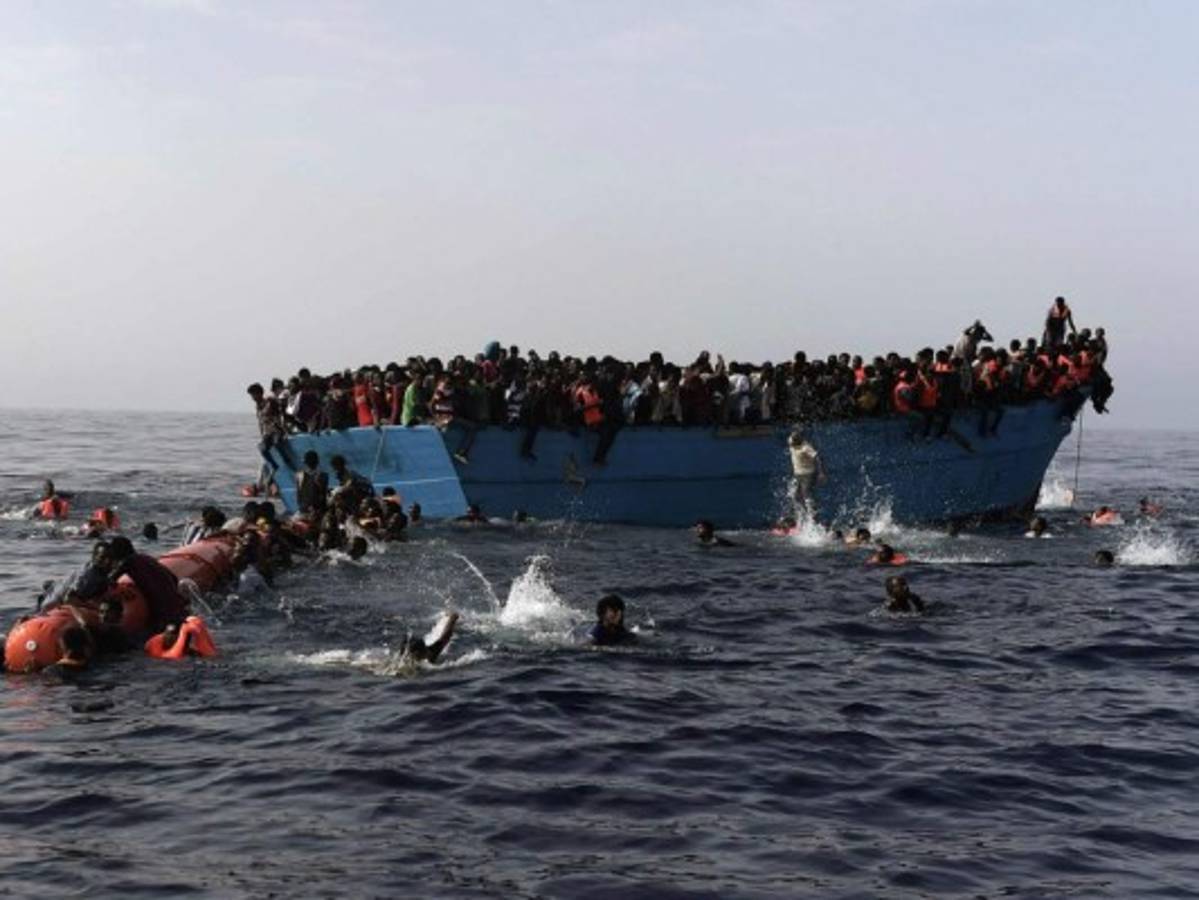 Al menos 22 muertos en barco que llevaba migrantes desde Libia
