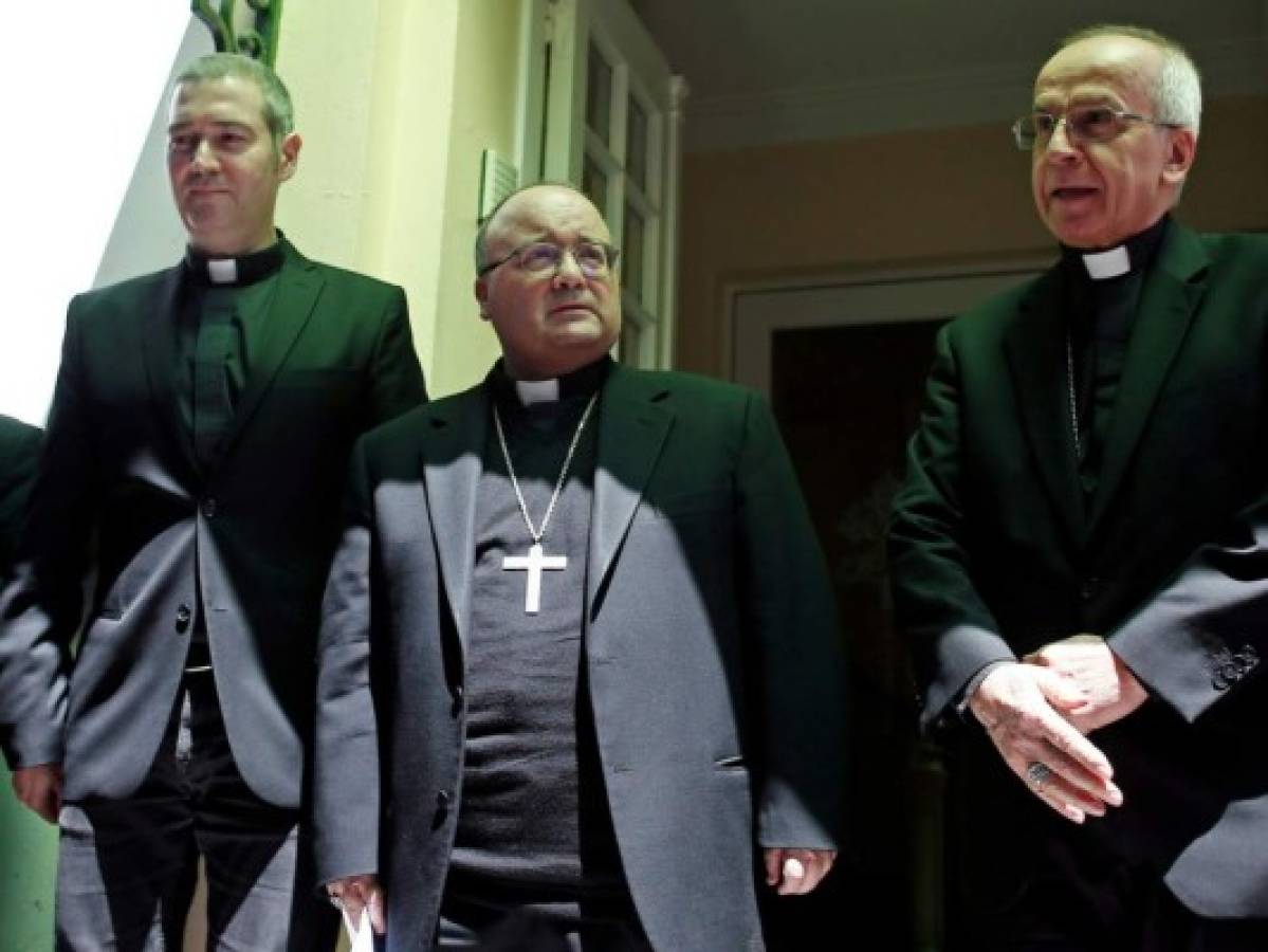 Enviado del Vaticano recibe a primeras víctimas de abuso clerical en Chile