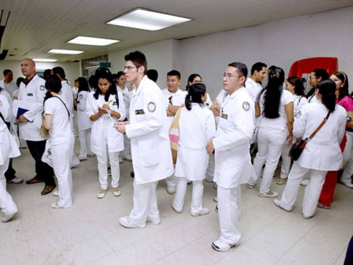 Honduras: En 48 horas harán efectivo pago de becas a médicos internos y del servicio social